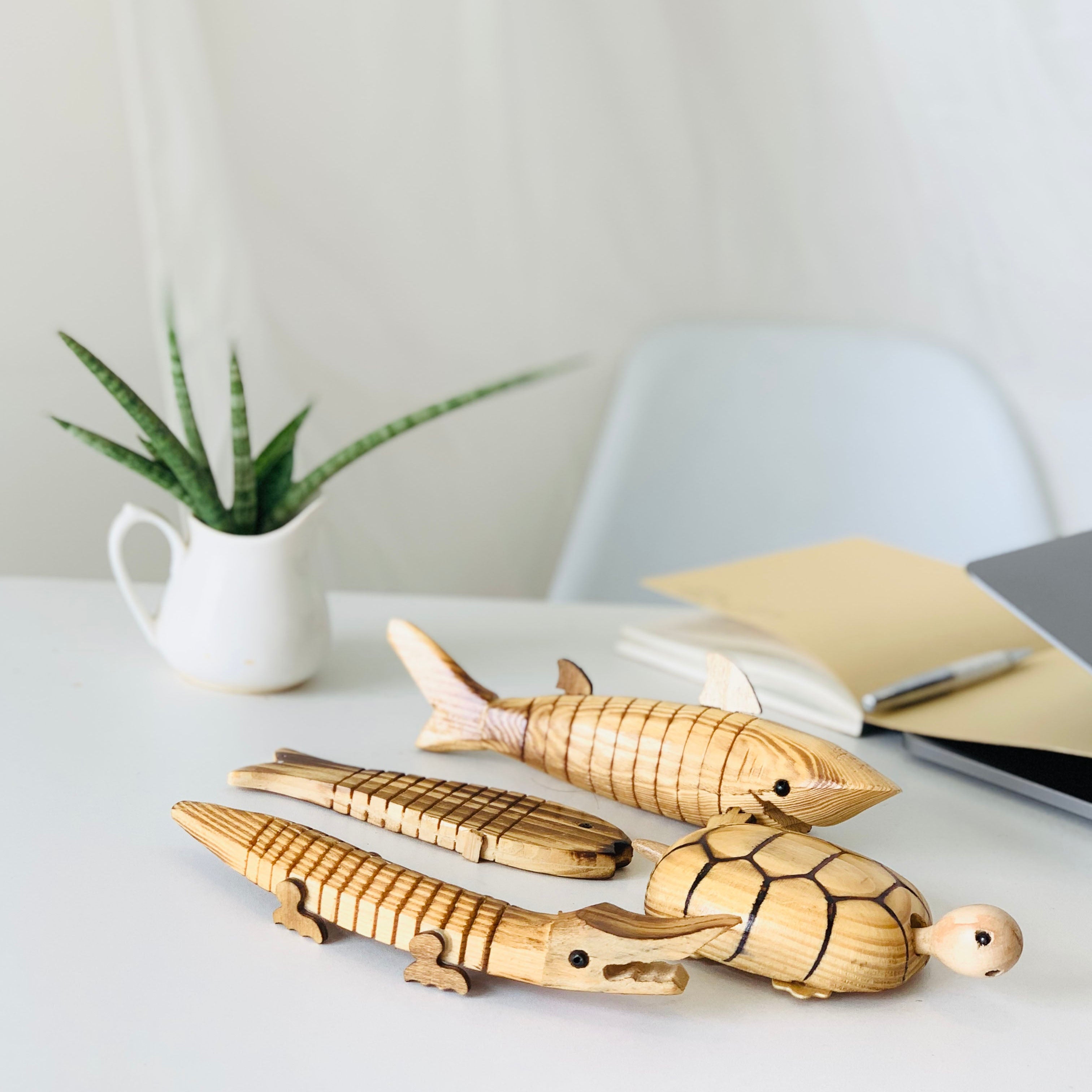 Natural decor - Wooden flexi animals to get the outdoor inside