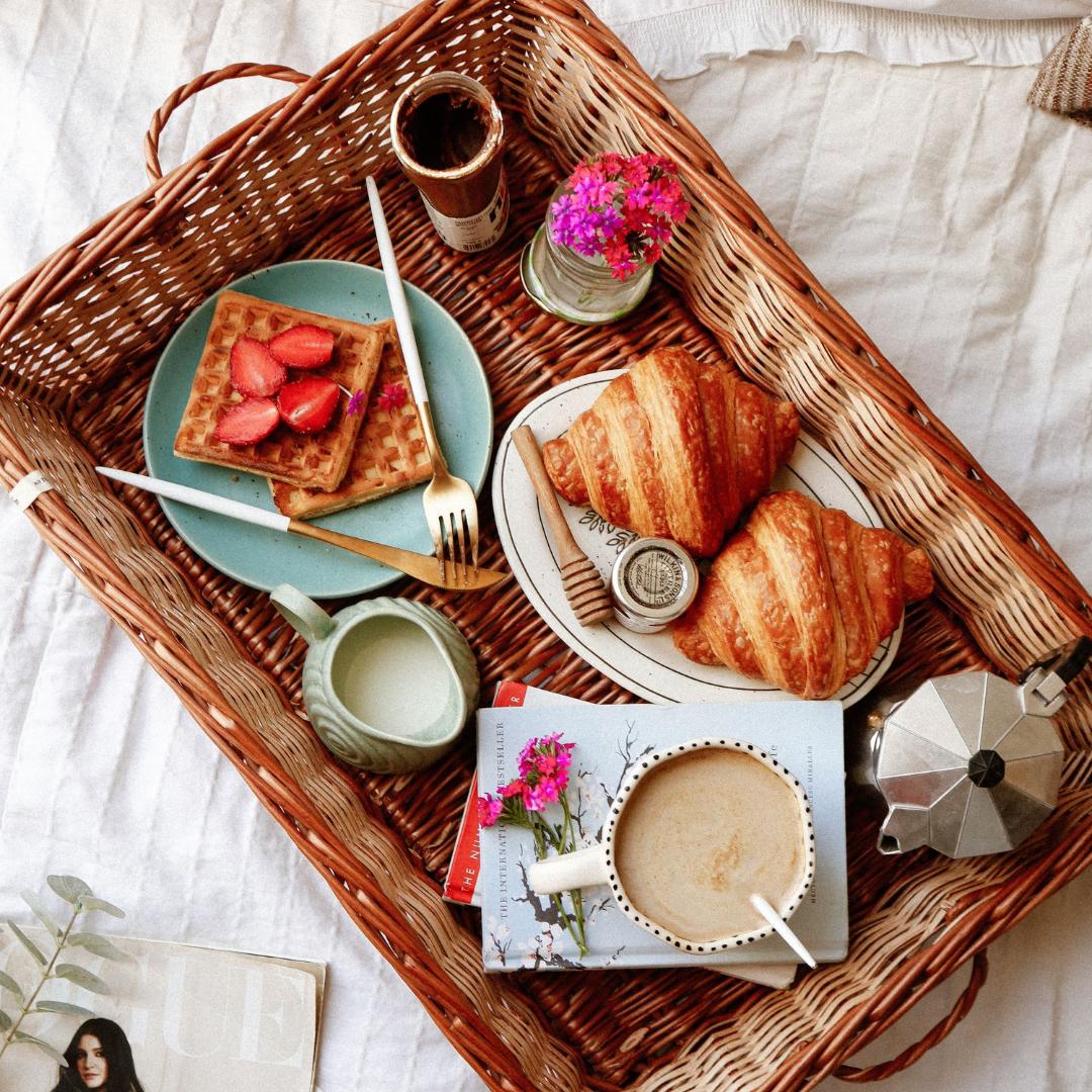DaisyLife Natural Willow Wicker Tray basket, Flower Basket, Gift Basket, Storage and home decor basket