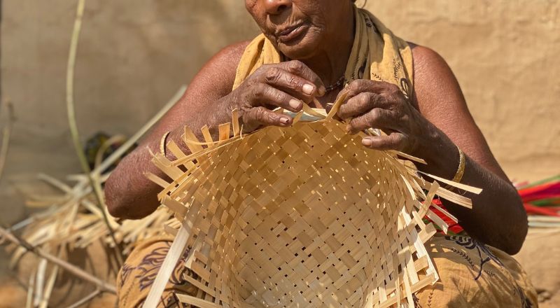Women weaving basket 